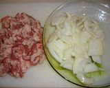 豚バラ肉と玉ねぎのコーラ炒め作り方1写真