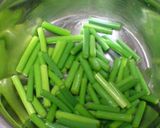 豚肉とにんにくの芽の胡麻和え作り方1写真