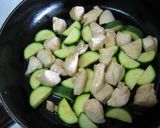 鶏肉とズッキーニのトマトクリーム炒め作り方4写真