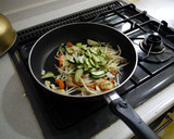香ばしいゴマ油 豚ミンチの中華風野菜炒め作り方5写真