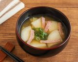 旨みUP!ベーコンと大根のみそ汁作り方4写真