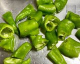 まんがん唐辛子と絹あげのかき醤油炒め作り方1写真