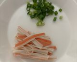 お弁当の彩りに♪かにかまとねぎの卵焼き作り方1写真
