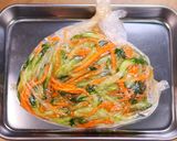 ふわふわ蒸し鶏のさっぱり中華サラダ😋作り方2写真