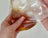 袋に入れて湯煎🍲手羽元のマーマレード煮作り方2写真