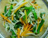 ヘルシー!もやしと彩り野菜のピリ辛あえ!作り方2写真