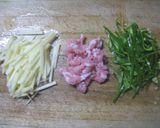 じゃがいもとピーマンと豚肉の紹興酒炒め作り方1写真