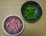 豚こま切れ肉とししとうの甘辛煮作り方1写真