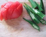 トマトとオクラと海苔の卵炒め。作り方1写真