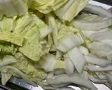 白菜と鶏肉の炒め物作り方2写真