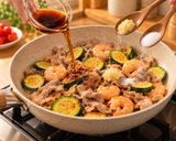 めんつゆで簡単！ズッキーニと豚肉のガーリック作り方4写真