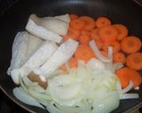 フライパンで焼き肉（人参・舞茸・玉葱込）作り方3写真