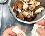 きのこの醤油麹バターソテー作り方1写真