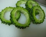 まん丸ゴーヤのお日様★ピカタ作り方1写真