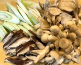 簡単☆さつま芋と舞茸しめじ椎茸の優しいお味噌汁作り方2写真