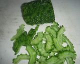 鶏挽肉とゴーヤのスープ作り方3写真