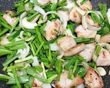 豚トロとニラ.玉ねぎの香ばしポン酢炒め作り方5写真