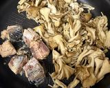 10分！ご飯が進むさば缶ときのこ甘辛生姜炒め作り方6写真