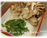 *キノコ★セロリ葉のニンニクバター炒め*作り方1写真