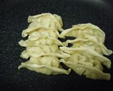 キャベツも美味しい☆照り焼き餃子作り方2写真