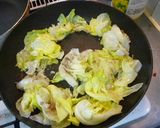 ちょ～簡単♪レタス丸ごとぺろりん炒め♪作り方3写真