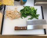 肉なしで絶品！ニラもやしの中華焼きそば作り方1写真