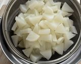 大根と鶏ミンチの煮物♪作り方1写真