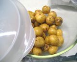 皮付き小芋のそぼろ煮作り方2写真