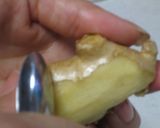 生姜の皮はスプーンでね♪作り方1写真