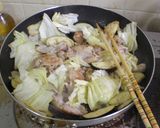 豚肉と茄子とキャベツのコンソメ炒め作り方3写真