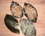 くるくるラップおにぎり♪えんどう豆ちゃん作り方2写真