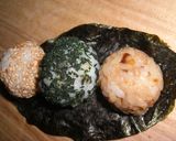 くるくるラップおにぎり♪えんどう豆ちゃん作り方5写真