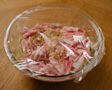 レンジで一発！豚とキャベツの塩レモン蒸し作り方3写真