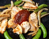 鶏肉とスナップえんどうのケチャップ炒め作り方5写真