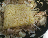 二人で作れば倍美味しい❤彼の焼きそば☆作り方4写真