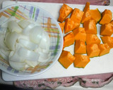 豚肉と玉葱を入れて　かぼちゃの甘辛煮作り方1写真
