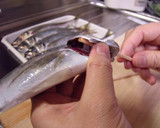 必見！！【割り箸】で魚の内臓を取る方法♥作り方1写真