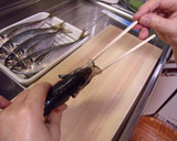 必見！！【割り箸】で魚の内臓を取る方法♥作り方5写真