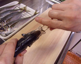 必見！！【割り箸】で魚の内臓を取る方法♥作り方6写真