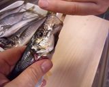 必見!!【割り箸】で魚の内臓を取る方法♥作り方7写真