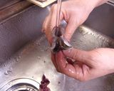 必見!!【割り箸】で魚の内臓を取る方法♥作り方13写真