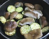 ズッキーニと椎茸のニンニク醤油炒め作り方2写真