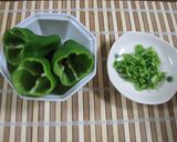 お弁当に♬鮭入り卵のピーマンカップ作り方1写真