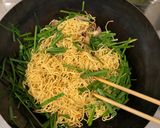 【居酒屋メニュー】豚ニラ上海焼きそば作り方3写真