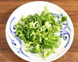 お弁当に！鶏もも肉とピーマンの明太子炒め作り方2写真