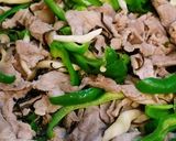 豚こま肉とピーマンとシメジの塩昆布炒め作り方1写真