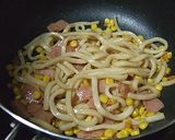 ベーコンとコーンの✿バタ焼きうどん作り方4写真