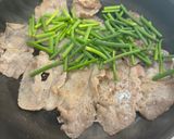 【簡単】豚肉とにんにくの芽炒め作り方3写真