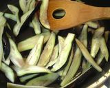 バジルペーストで茄子とミョウガの味噌炒め作り方3写真
