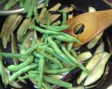 バジルペーストで茄子とミョウガの味噌炒め作り方4写真